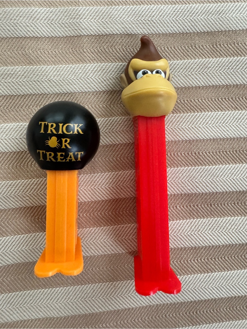 FREE!! King Kong Donkey Kong Trick or Treat PEZ Dispenser
